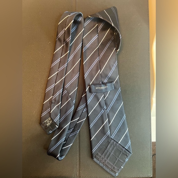 Authentic Burberry tie - Picture 1 of 6